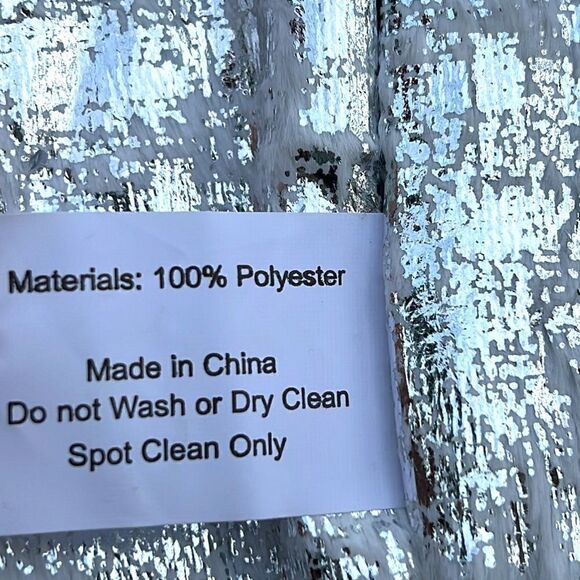 Christmas Tree Skirt White Faux Fur Silver Metallic Design 48” Diameter Holiday - Picture 6 of 6